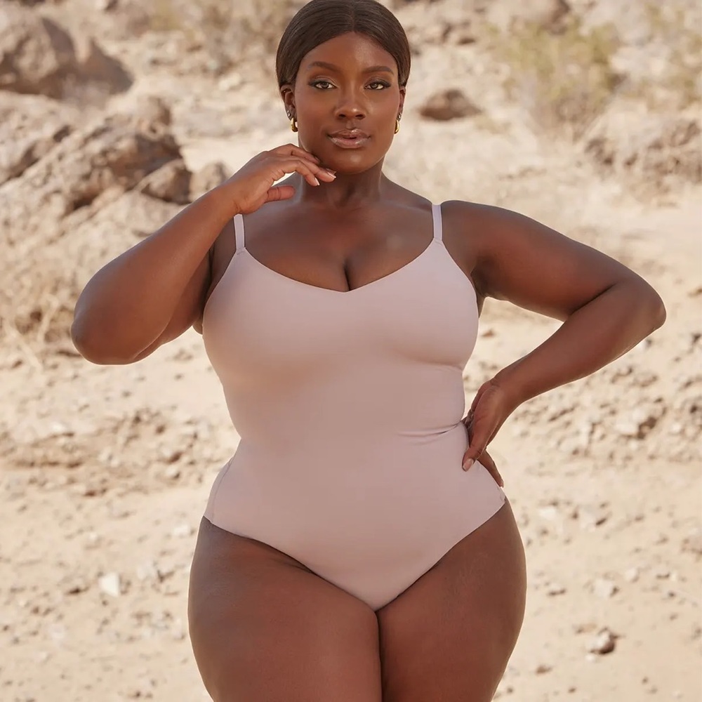NWT Pinsy V Neck Hourglass Shapewear bodysuit